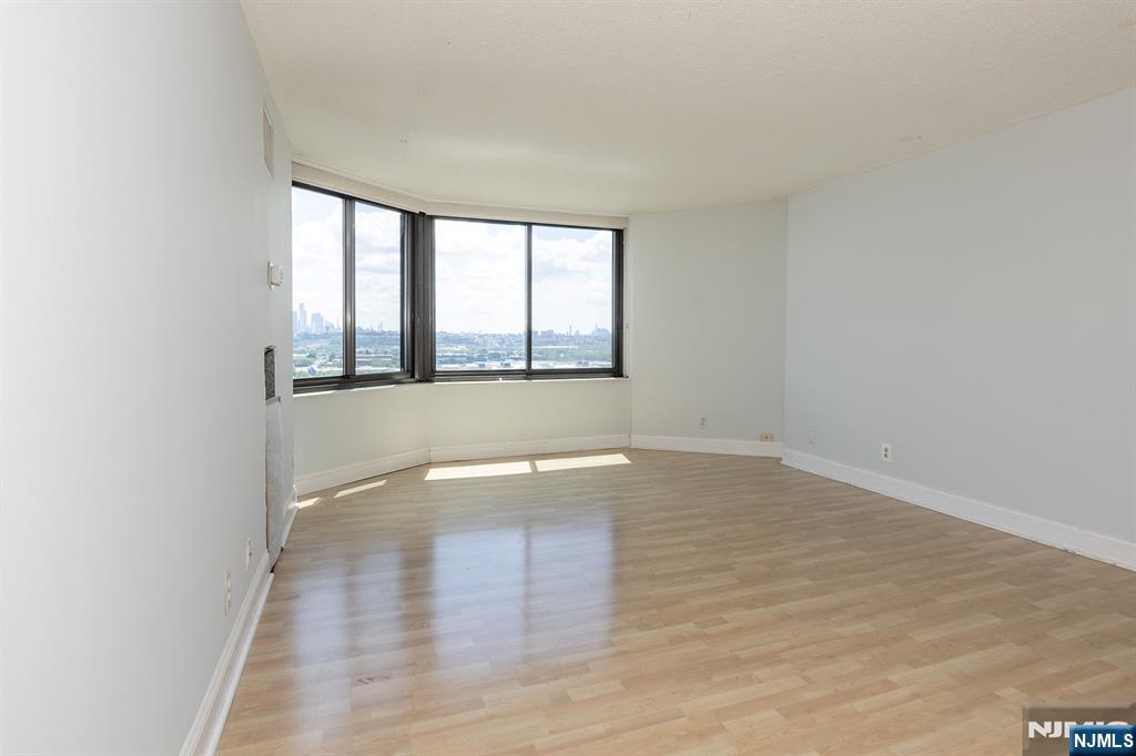 2105 Harmon Cove Tower