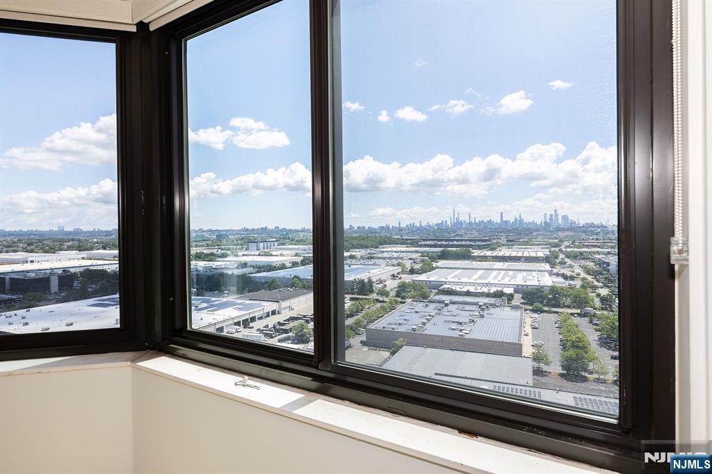 2105 Harmon Cove Tower