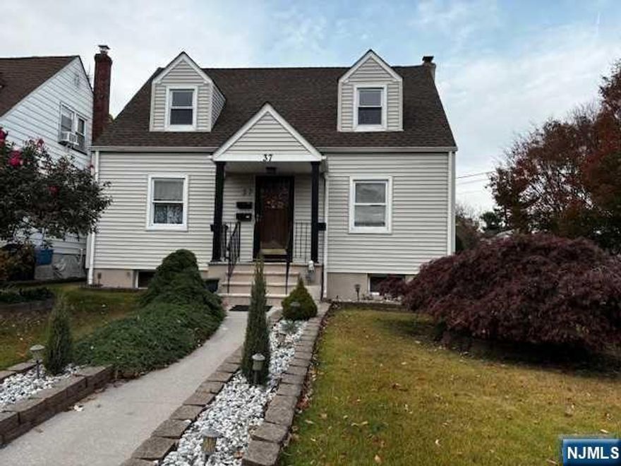 Bright and spacious freshly painted 3 bedrooms apartment on 2nd floor in multifamily building. Layout includes: kitchen with formal dinning room, primary bedroom with private bathroom and walk-in closet, 2 additional bedrooms. Property highlights: laminate floor, freshly painted, laundry hookups in the apartment. Close to train station and shopping. No use of yard. Street parking