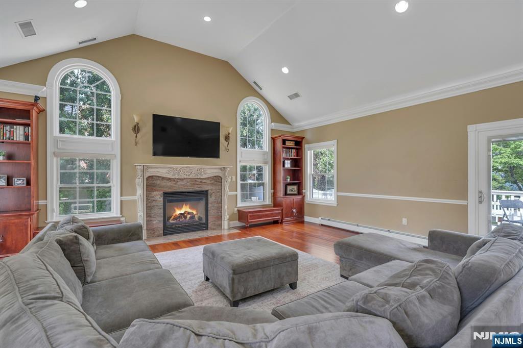 25 Ravine Avenue