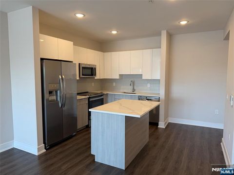 Photo of 470 Main St #615, Fort Lee, NJ 07024 (MLS # 26012361)