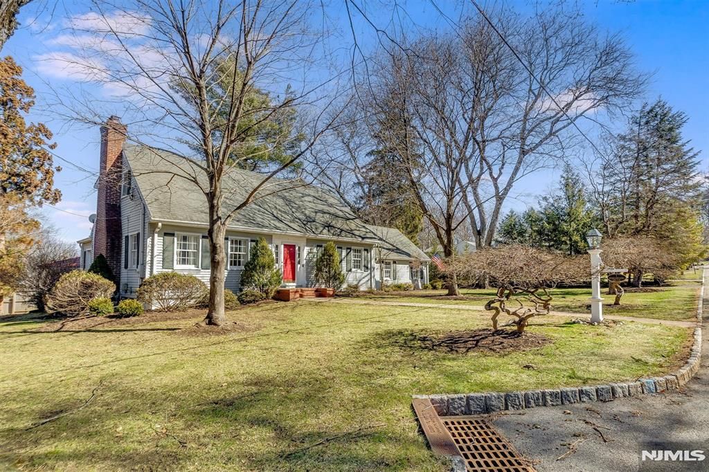 Photo of 1 Kingwood Drive, Little Falls, NJ 07424 (MLS # 26008869)