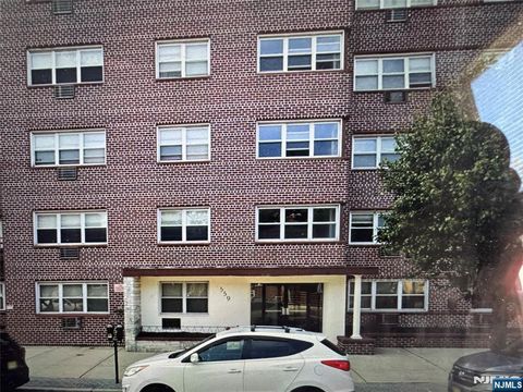 Photo of 559 Anderson Ave #c1, Cliffside Park, NJ 07010 (MLS # 25025415)
