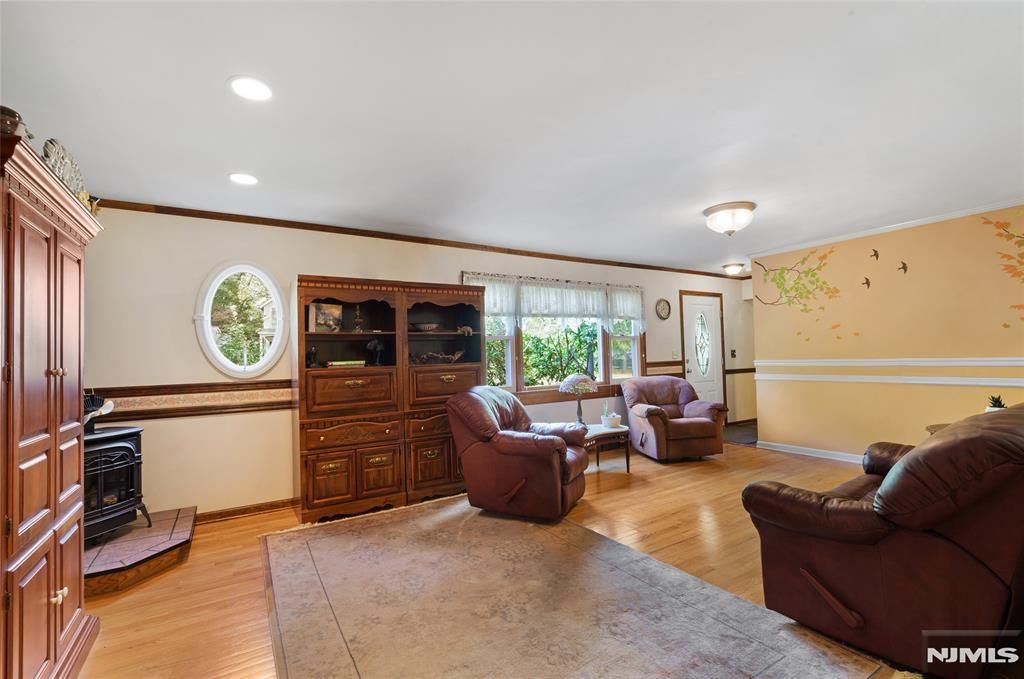 Photo of 342 Park Avenue, Midland Park, NJ 07432 (MLS # 25037322)