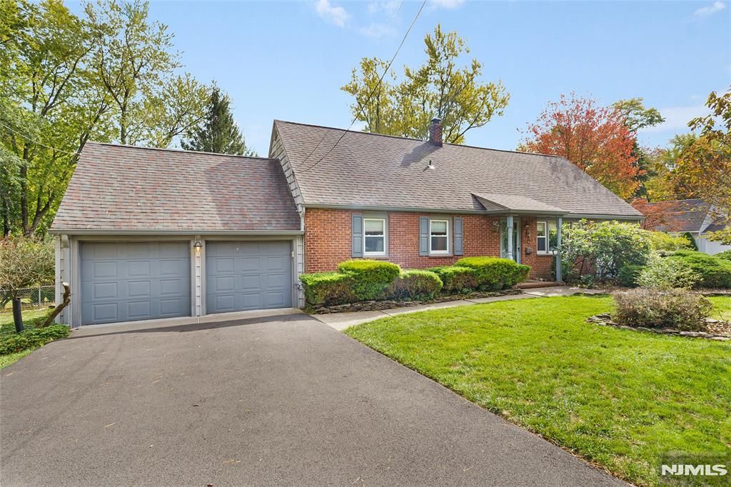 Photo of 342 Park Avenue, Midland Park, NJ 07432 (MLS # 25037322)