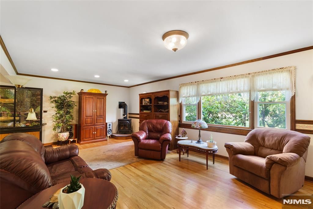 Photo of 342 Park Avenue, Midland Park, NJ 07432 (MLS # 25037322)