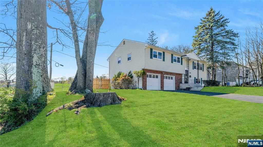 Photo of 162 Grove Avenue, Verona, NJ 07044 (MLS # 26012250)