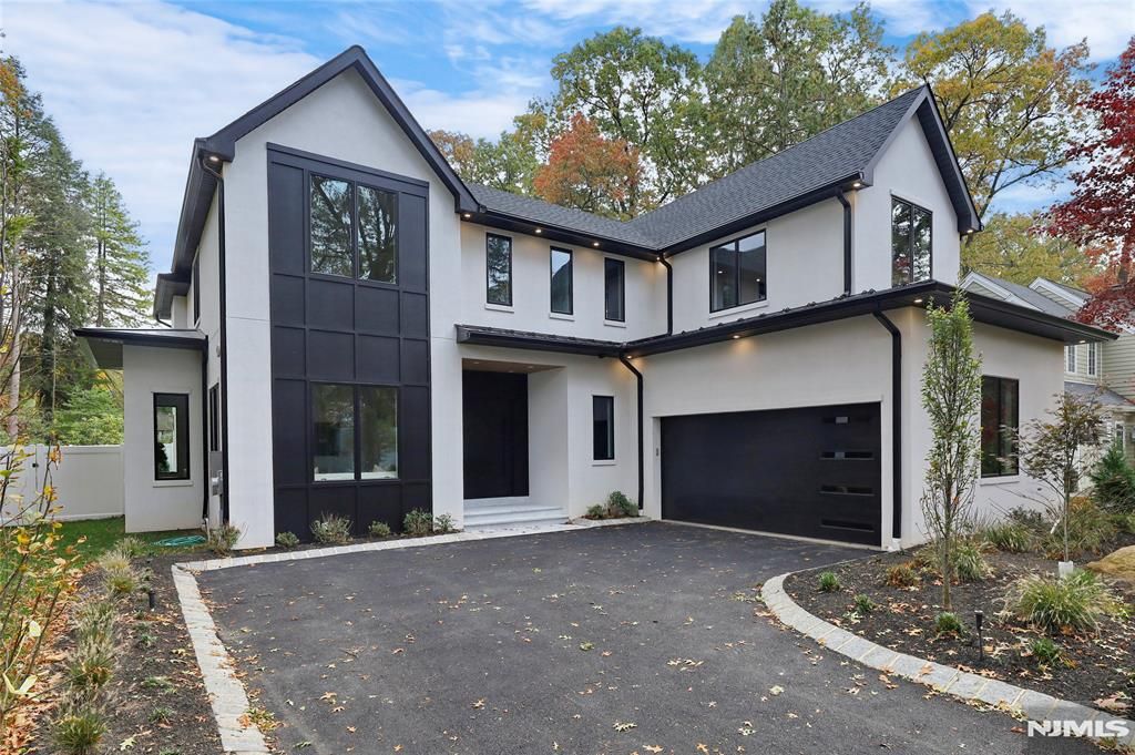 Photo of 84 Depeyster Avenue, Tenafly, NJ 07670 (MLS # 26006799)