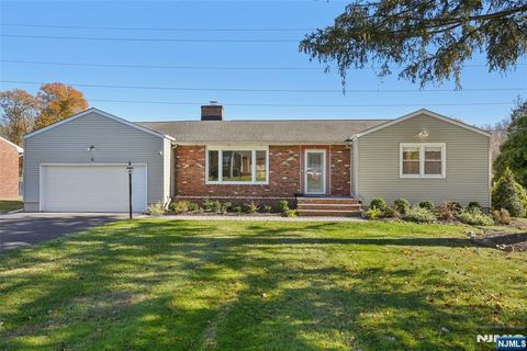 Photo of 6 Arrow Drive, Livingston, NJ 07039 (MLS # 25037293)