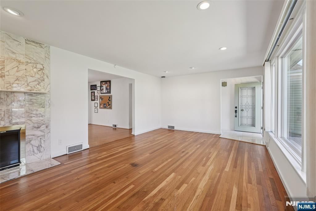 Photo of 6 Arrow Drive, Livingston, NJ 07039 (MLS # 25037293)