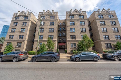 Photo of 2700 John F Kennedy Boulevard #102, Jersey City, NJ 07306 (MLS # 26035310)