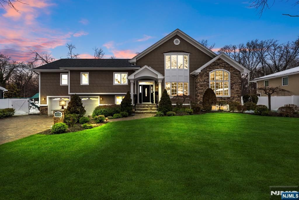 Photo of 461 Arthur Terrace, Paramus, NJ 07652 (MLS # 26004649)