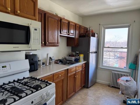 Photo of 140 W Englewood Ave #C4, Teaneck, NJ 07652 (MLS # 26006496)