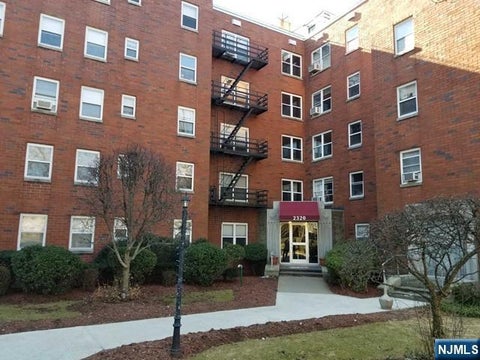 Photo of 2320 Linwood AVE #1B, Fort Lee, NJ 07024 (MLS # 26028743)