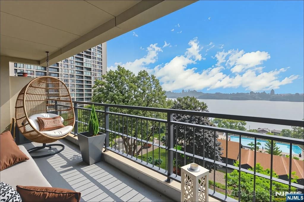 Photo of 2 Horizon Road #627, Fort Lee, NJ 07024 (MLS # 25024249)