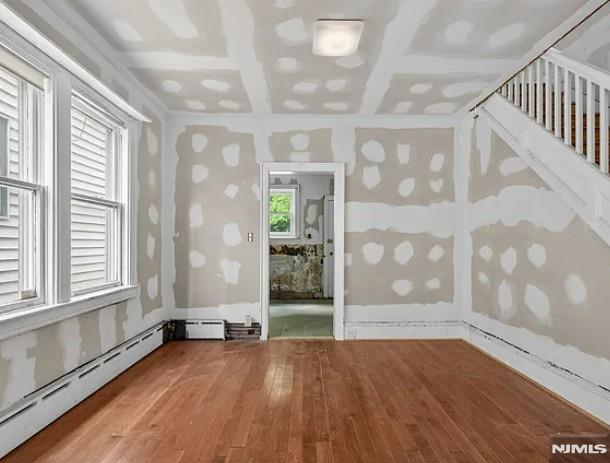 6104 Monitor Place