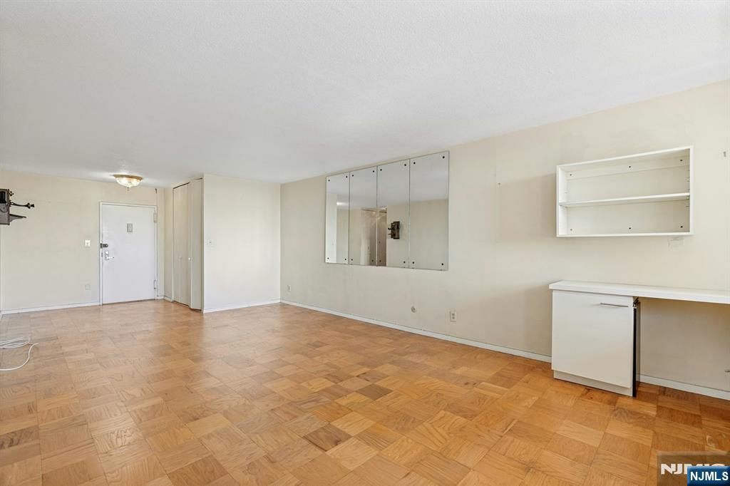 2150 Center Avenue 18A