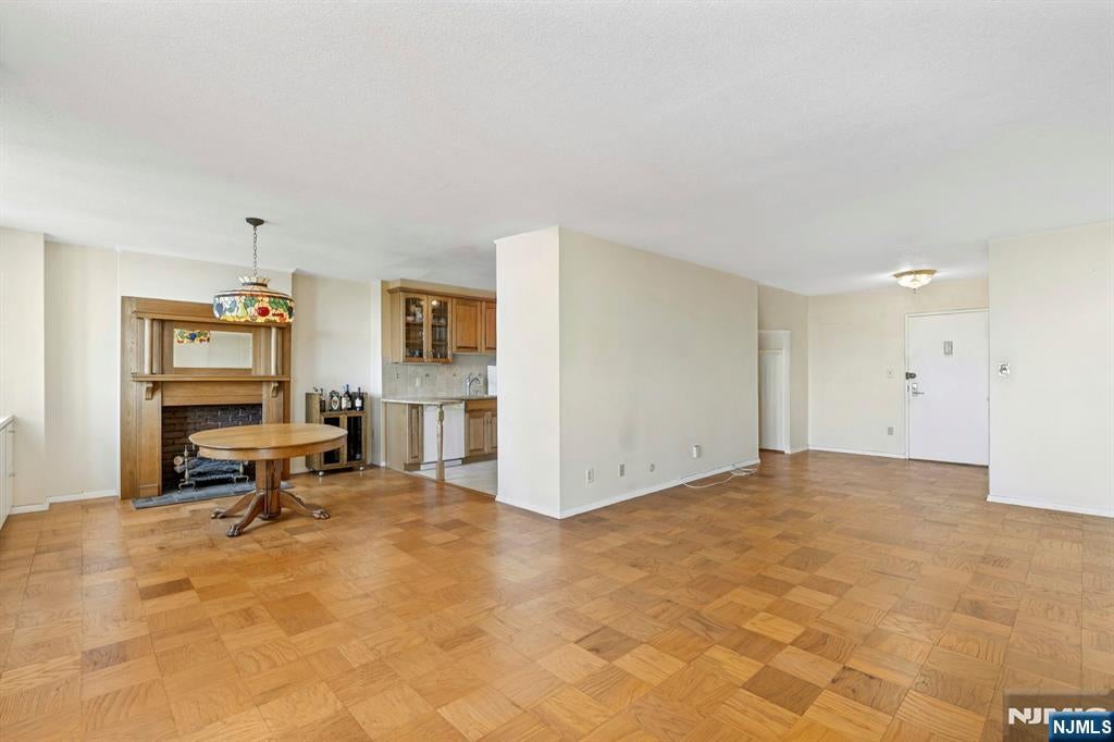 2150 Center Avenue 18A