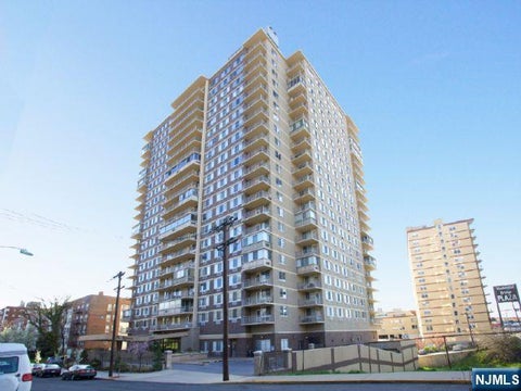 Photo of 2150 Center Avenue #18A, Fort Lee, NJ 07024 (MLS # 26037022)