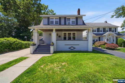 Photo of 374 Diamond Bridge Avenue, Hawthorne, NJ 07506 (MLS # 26020097)