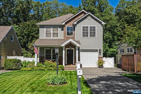 Photo of 11 Ridge Place, Wayne, NJ 07470 (MLS # 26034776)