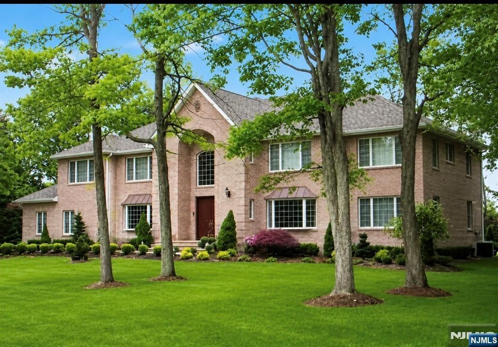 Photo of 604 Grandview Terrace, Franklin Lakes, NJ 07417 (MLS # 26017769)