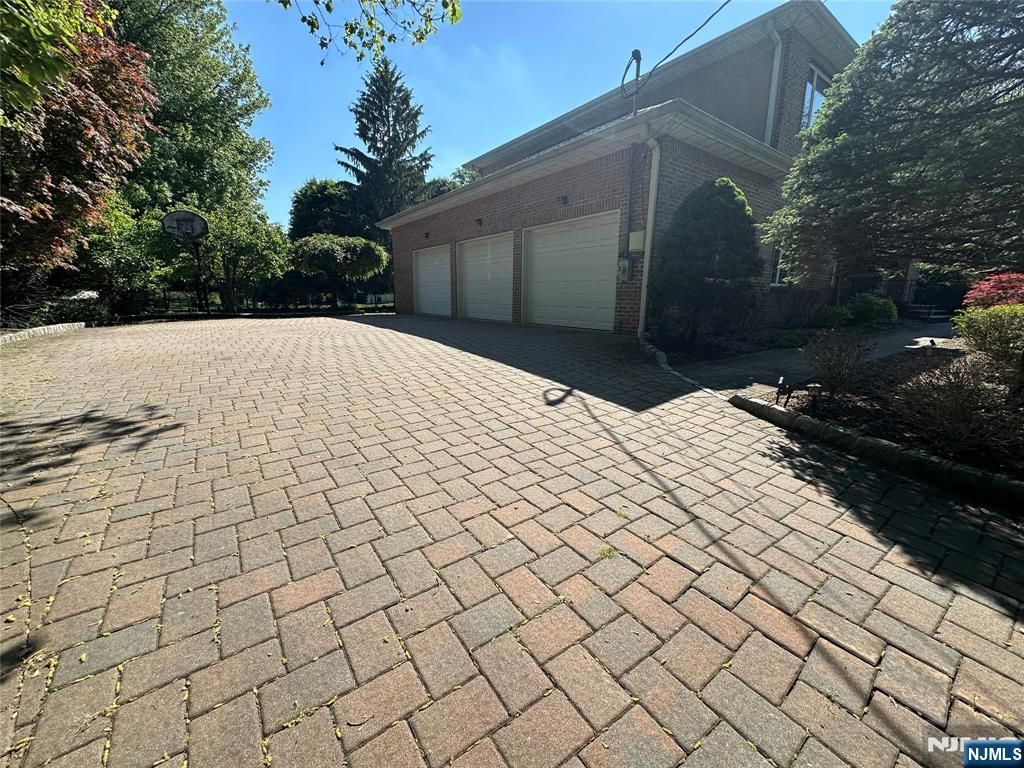 Photo of 604 Grandview Terrace, Franklin Lakes, NJ 07417 (MLS # 26017769)