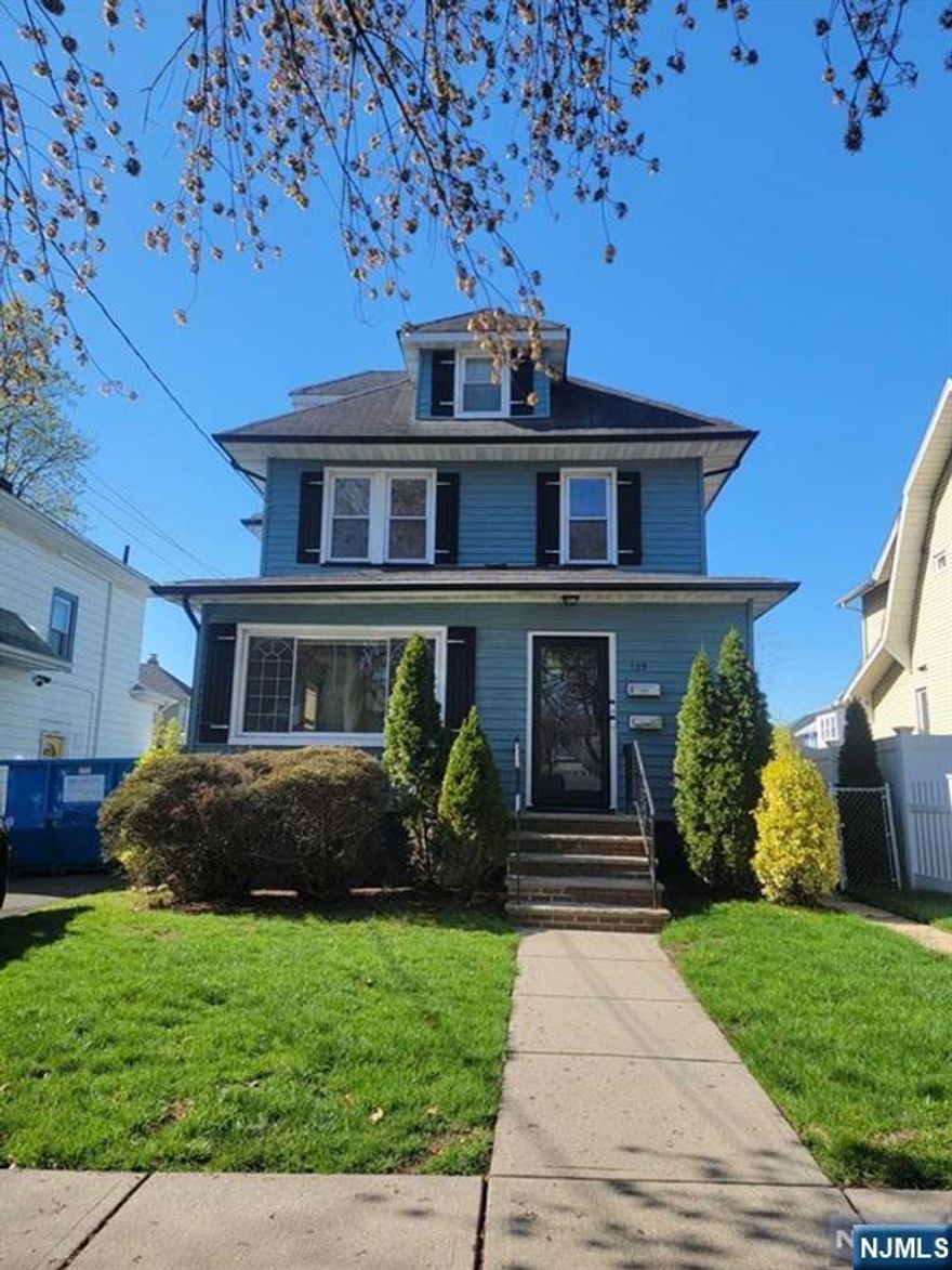 Bright one bedroom apartment on the second floor. Open concept layout. Washer and dryer in the unit. Great location. Walking distance NYC transportation, stores. parks, restaurants. Tenant pays 40% PSE&G bill and electric