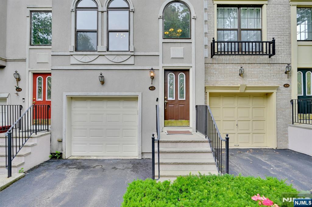 425 Hartford Drive