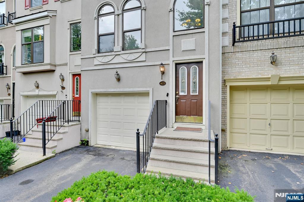 425 Hartford Drive