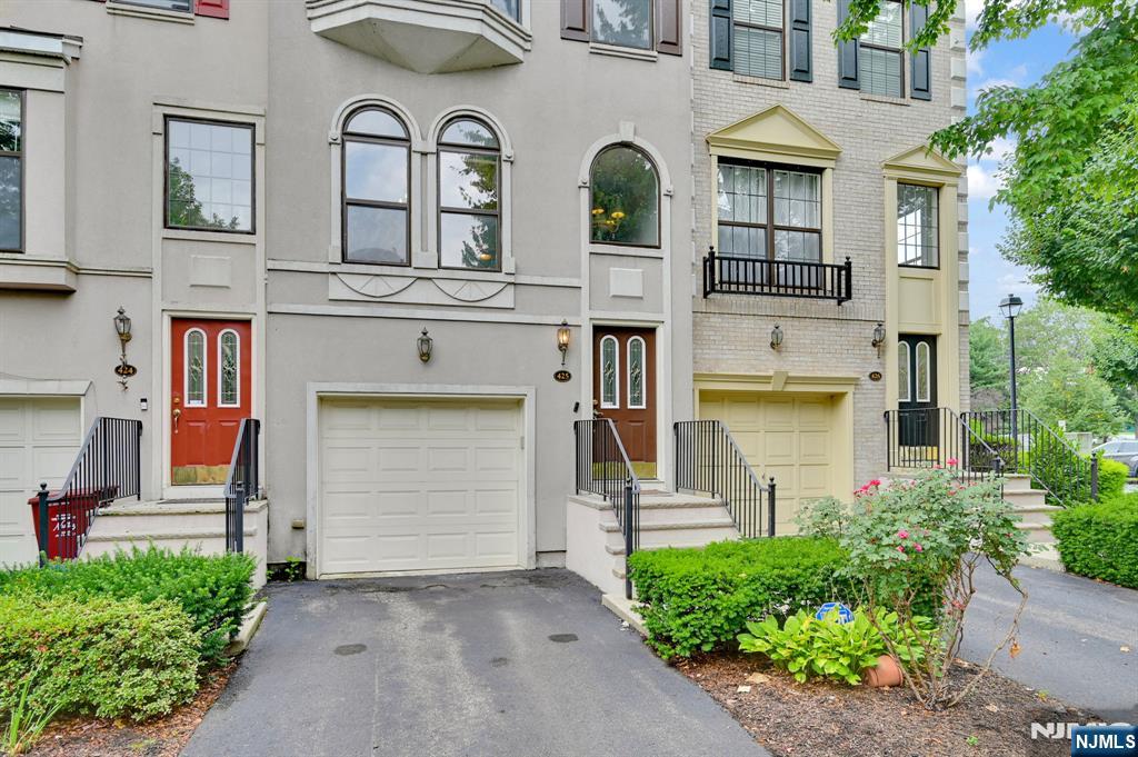 425 Hartford Drive