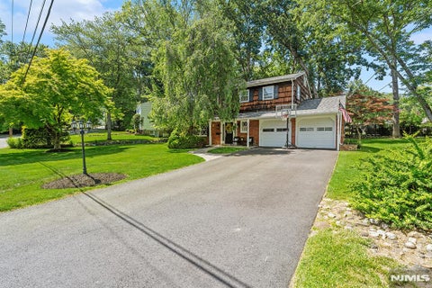 Photo of 241 Ellin DR, Park Ridge, NJ 07656 (MLS # 26022240)