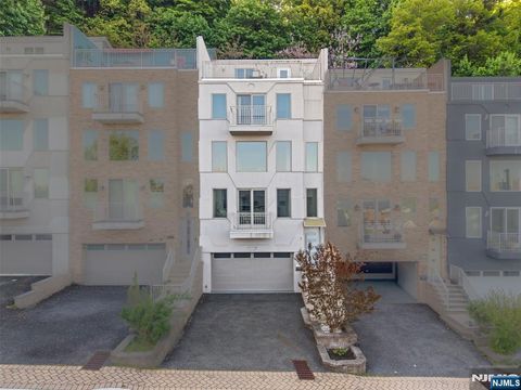 Photo of 7 Oakdene Terrace #7, Edgewater, NJ 07020 (MLS # 26016212)