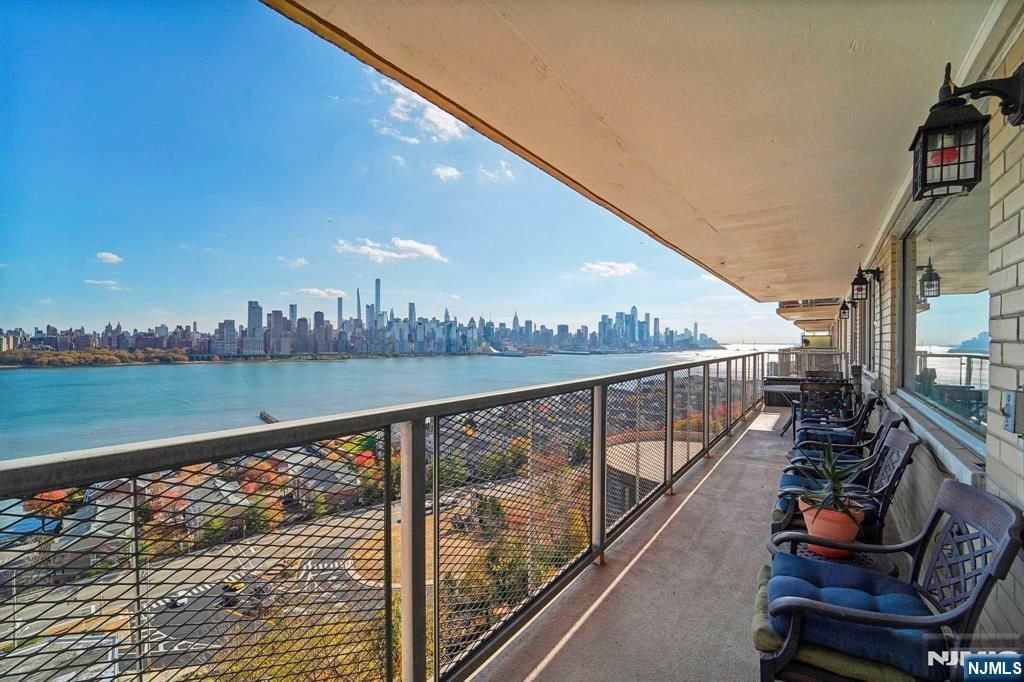 Photo of 6600 Boulevard East #5M5N, West New York, NJ 07093 (MLS # 25016658)