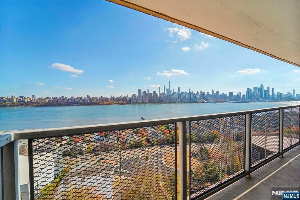 Photo of 6600 Boulevard East #5M5N, West New York, NJ 07093 (MLS # 25016658)