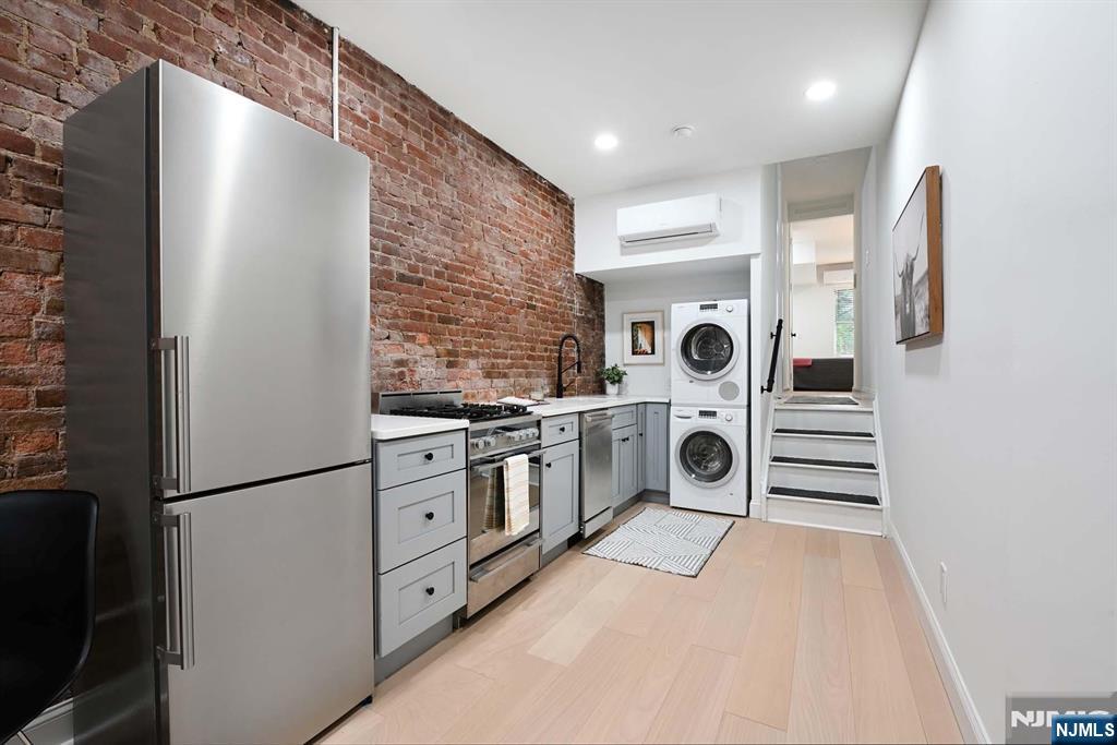 Property for Sale at 606 1st Street 1, Hoboken, New Jersey - Bedrooms: 1 
Bathrooms: 1  - $579,000