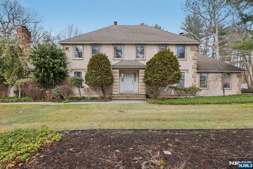 Property for Sale at 816 Oneida Trail, Franklin Lakes, New Jersey - Bedrooms: 5 
Bathrooms: 6.5 
Rooms: 12  - $1,869,000