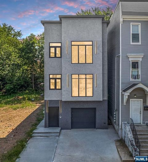 372 21st Street Irvington NJ 07111