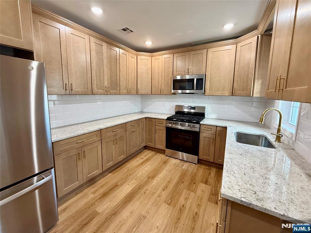 13 Roosevelt Avenue A