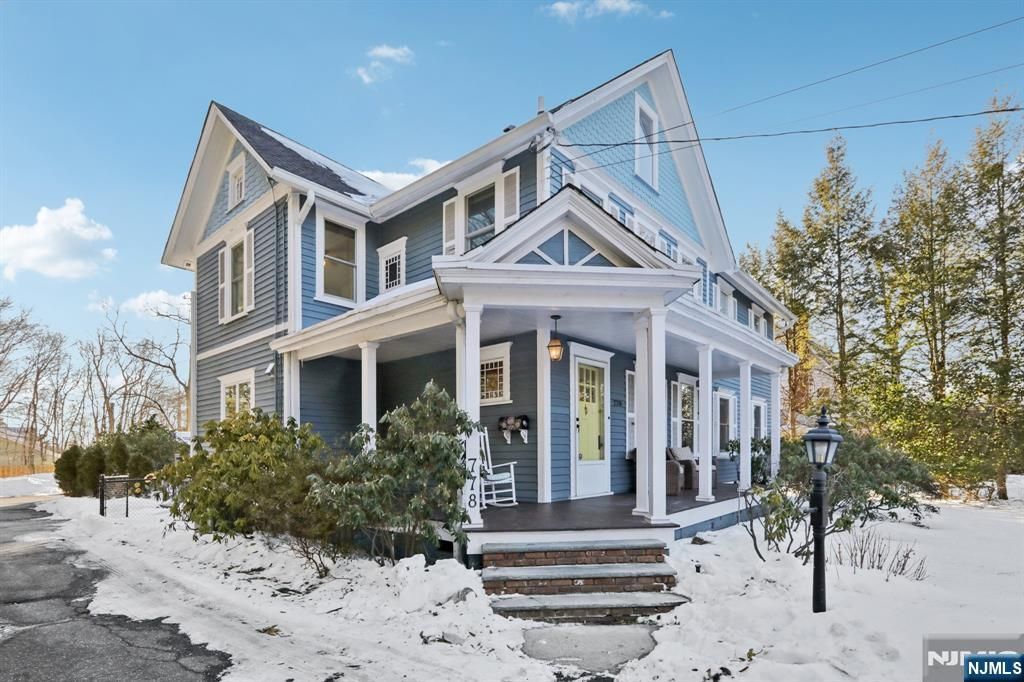 Photo of 778 E Ridgewood Avenue, Ridgewood Village, NJ 07450 (MLS # 26005587)