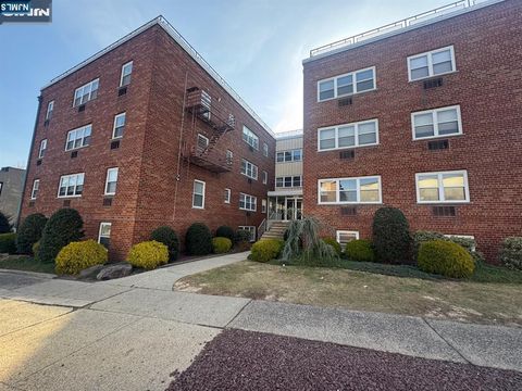 Photo of 420 Broad Ave #5B, Palisades Park, NJ 07650 (MLS # 25043288)