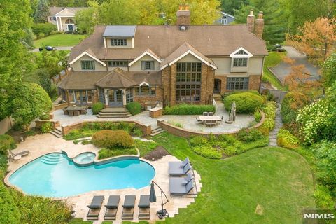 Photo of 54 Hamilton Drive, North Caldwell, NJ 07006 (MLS # 25043058)