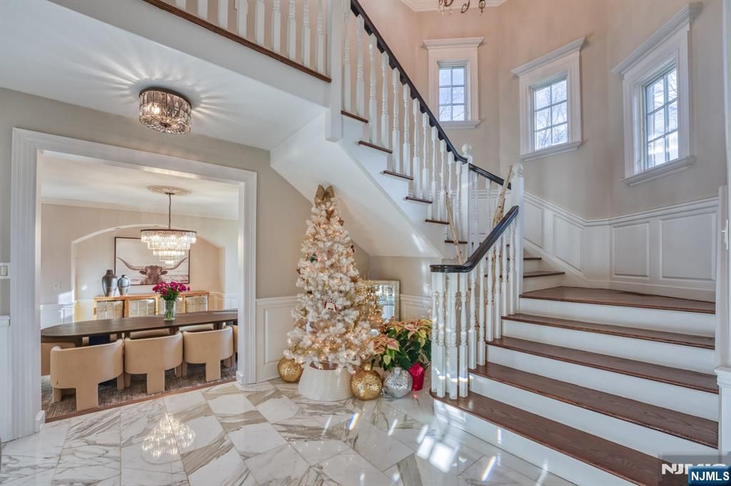 Photo of 54 Hamilton Drive, North Caldwell, NJ 07006 (MLS # 25043058)