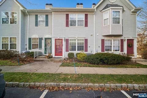 Photo of 2384 Quill Ct, Mahwah, NJ 07430 (MLS # 25043379)
