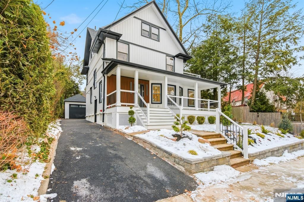 Photo of 180 Crescent Avenue, Leonia, NJ 07605 (MLS # 26000324)