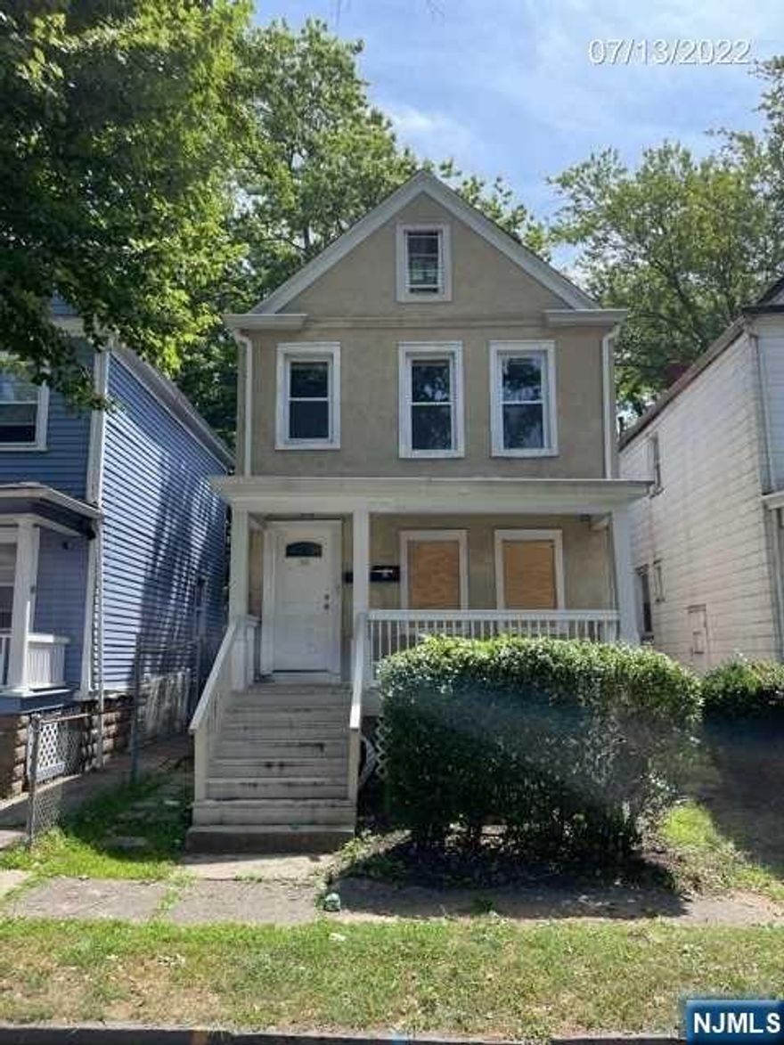 beautiful Watsessing park/recreational ,being sold as is and buyer is responsible for all required City inspections to close