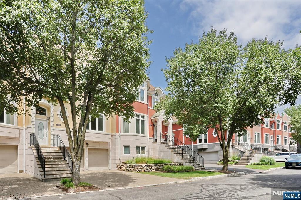136 Winding Creek
