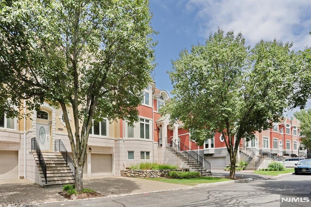136 Winding Creek