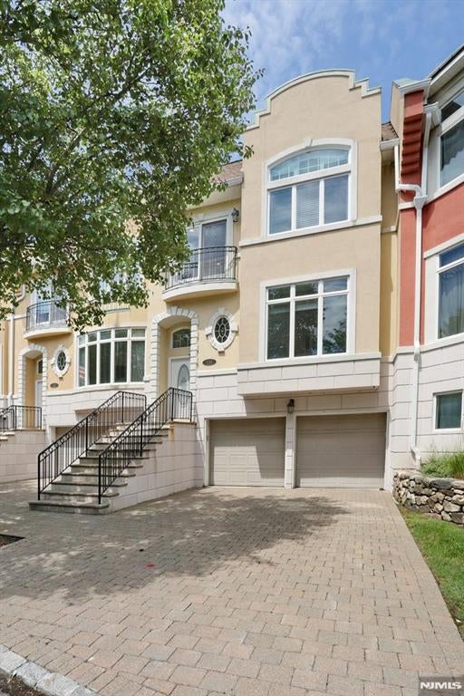 136 Winding Creek
