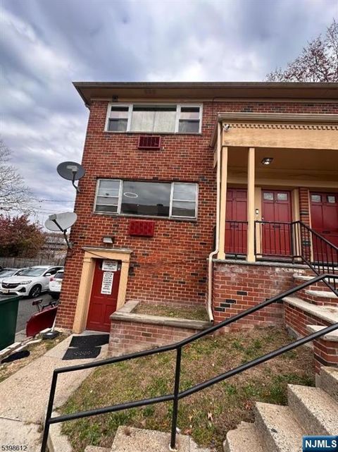 Photo of 916 Stuyvesant Ave #w-1, Irvington, NJ 07111 (MLS # 25041860)